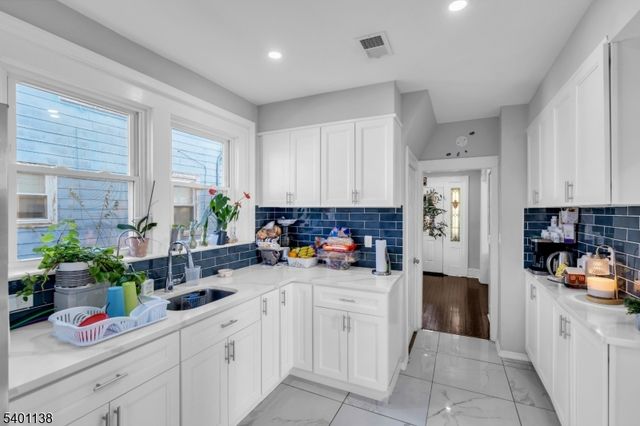 320 Pine St, Roselle Boro, NJ 07203