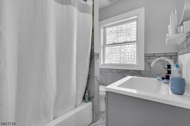 320 Pine St, Roselle Boro, NJ 07203