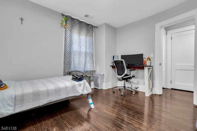 320 Pine St, Roselle Boro, NJ 07203