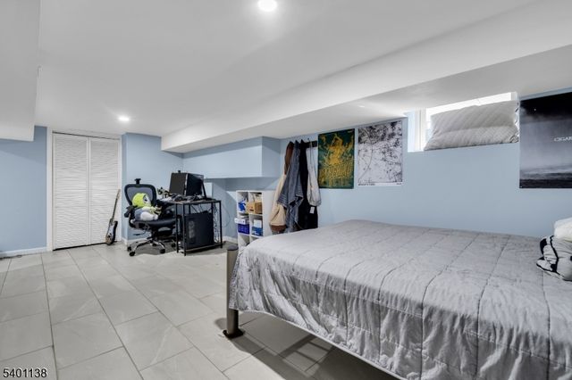 320 Pine St, Roselle Boro, NJ 07203