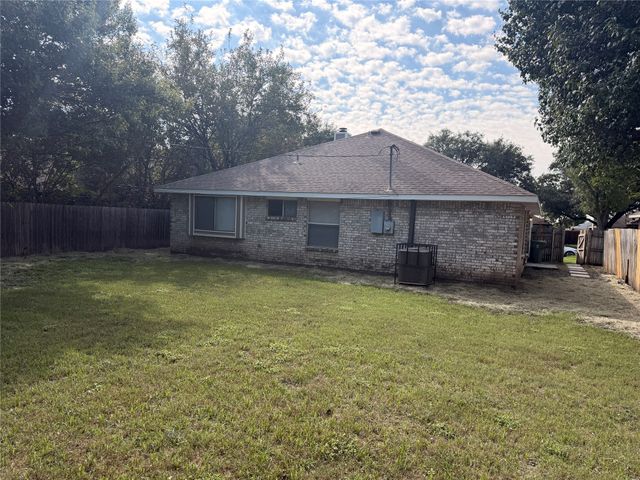1221 Brooklawn Drive, Arlington, TX 76018