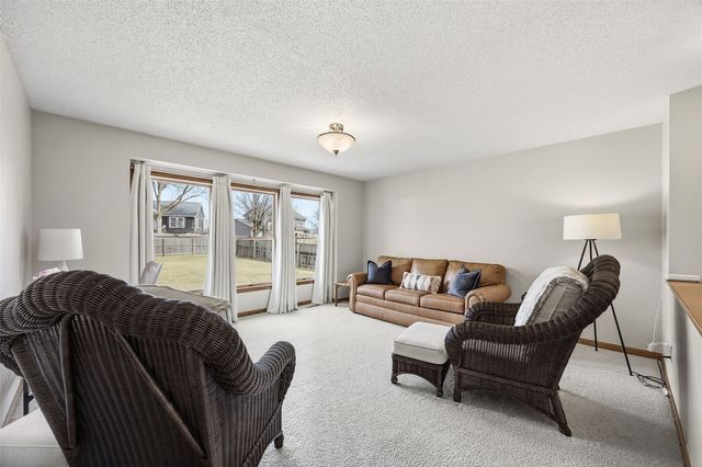 1705 Concord Drive, Marion, IA 52302