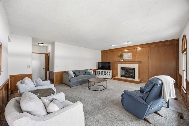 1705 Concord Drive, Marion, IA 52302