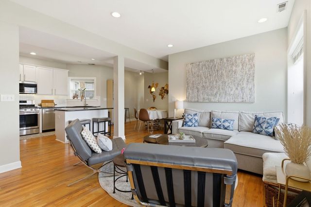 121 Callan Avenue 3S, Evanston, IL 60202