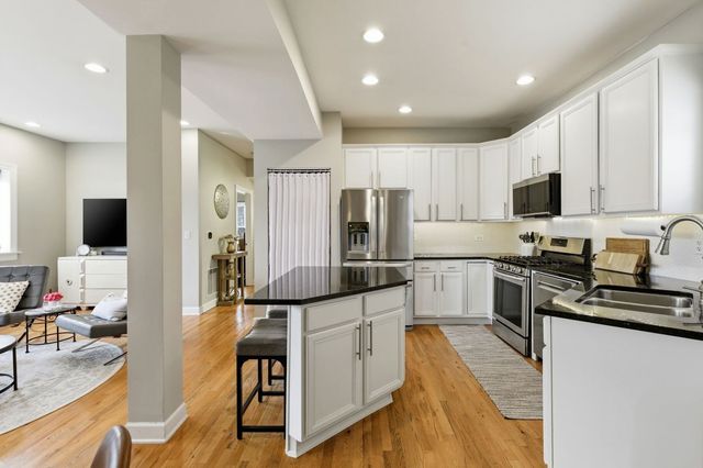 121 Callan Avenue 3S, Evanston, IL 60202