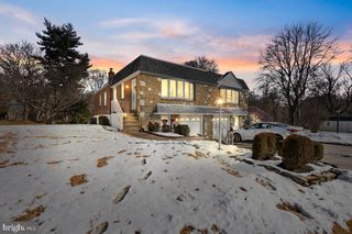 8240 NARVON ST, Philadelphia, PA 19136