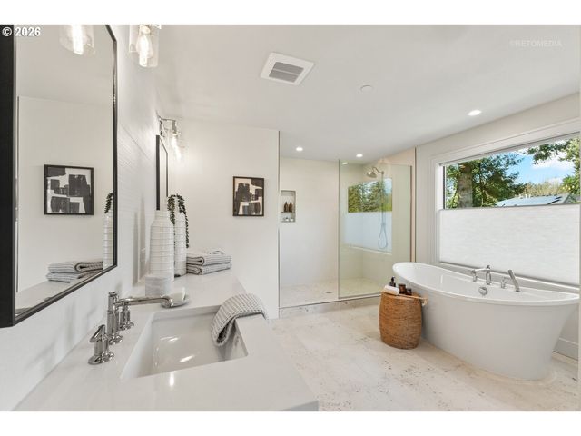 17883 TAMARA Ave, Lake Oswego, OR 97035