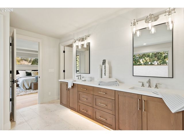 17883 TAMARA Ave, Lake Oswego, OR 97035