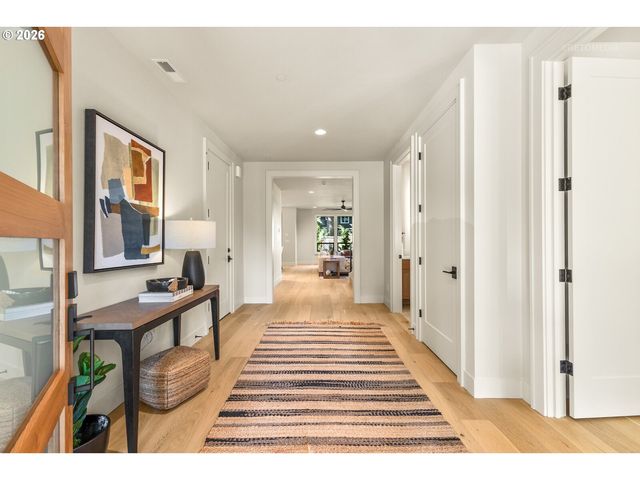 17883 TAMARA Ave, Lake Oswego, OR 97035