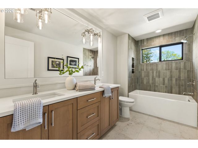 17883 TAMARA Ave, Lake Oswego, OR 97035