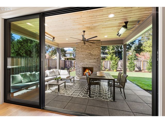 17883 TAMARA Ave, Lake Oswego, OR 97035