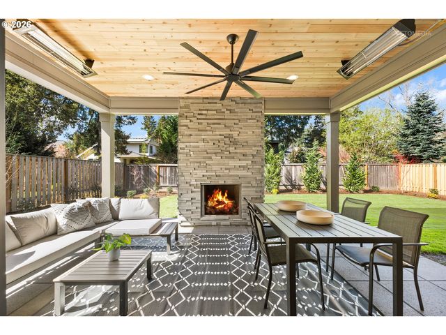 17883 TAMARA Ave, Lake Oswego, OR 97035