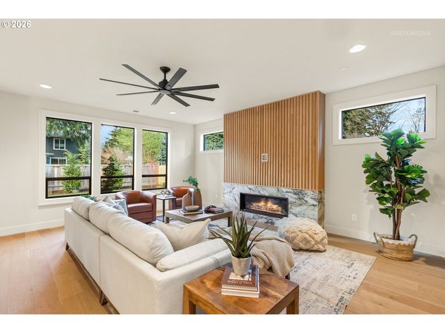 17883 TAMARA Ave, Lake Oswego, OR 97035