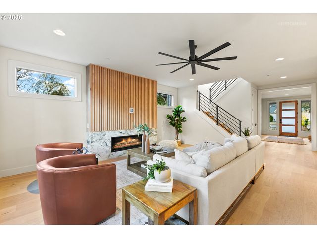 17883 TAMARA Ave, Lake Oswego, OR 97035