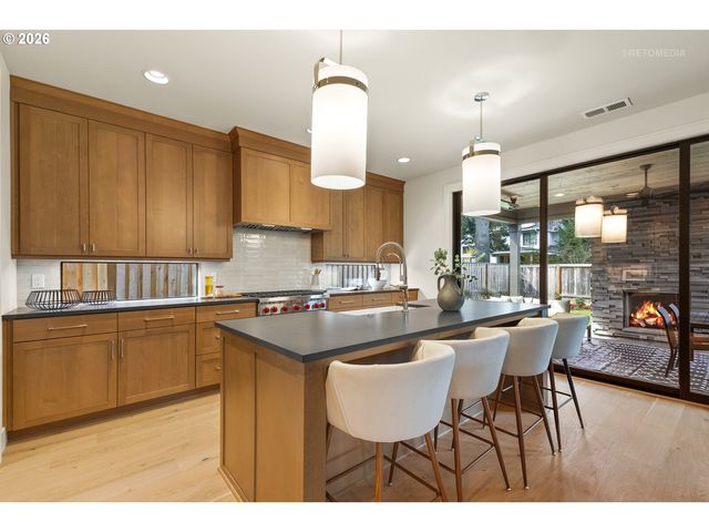 17883 TAMARA Ave, Lake Oswego, OR 97035