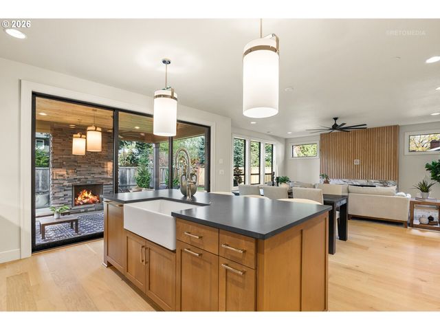 17883 TAMARA Ave, Lake Oswego, OR 97035