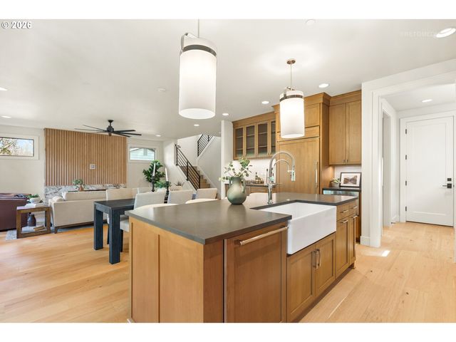 17883 TAMARA Ave, Lake Oswego, OR 97035