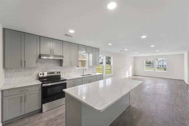 108 Sunset Heights Avenue, Dayton, TX 77535