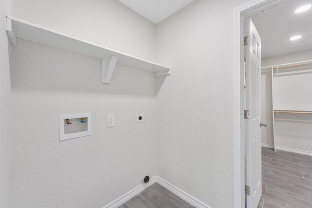 108 Sunset Heights Avenue, Dayton, TX 77535