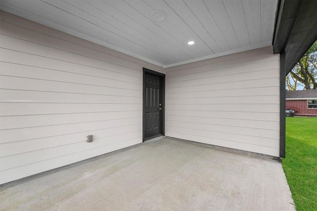 108 Sunset Heights Avenue, Dayton, TX 77535