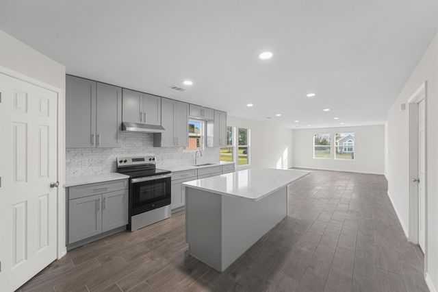 108 Sunset Heights Avenue, Dayton, TX 77535