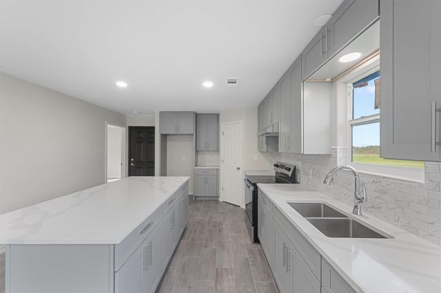 108 Sunset Heights Avenue, Dayton, TX 77535