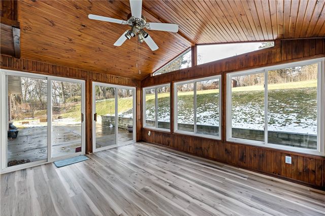 1523 Hastings Mill Rd, Upper St Clair, PA 15241