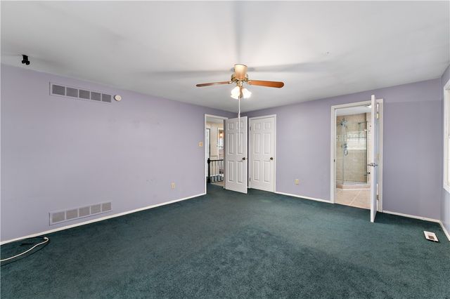 1523 Hastings Mill Rd, Upper St Clair, PA 15241