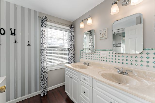 1523 Hastings Mill Rd, Upper St Clair, PA 15241