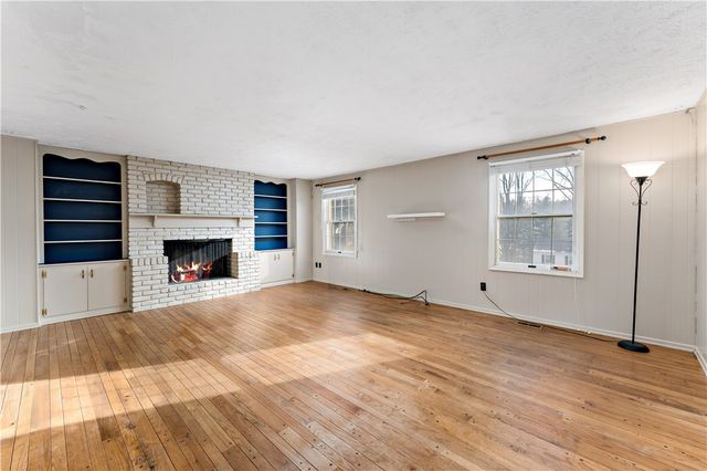 1523 Hastings Mill Rd, Upper St Clair, PA 15241