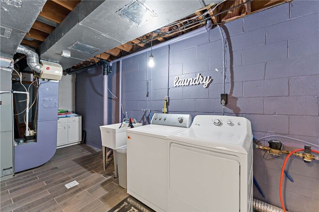 1523 Hastings Mill Rd, Upper St Clair, PA 15241