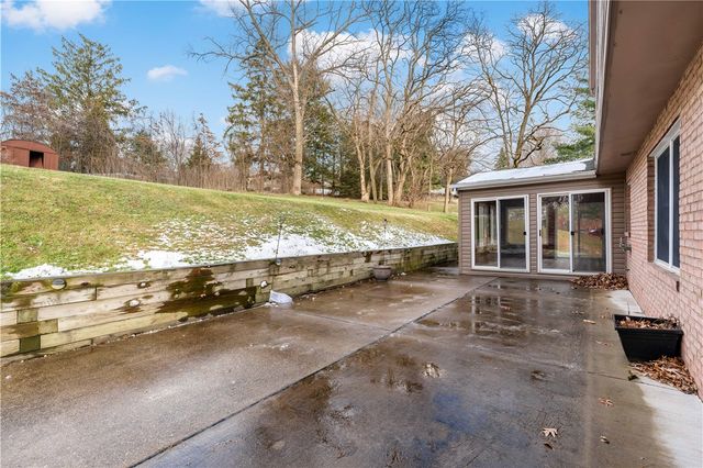 1523 Hastings Mill Rd, Upper St Clair, PA 15241