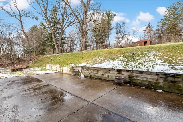 1523 Hastings Mill Rd, Upper St Clair, PA 15241