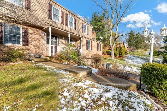 1523 Hastings Mill Rd, Upper St Clair, PA 15241