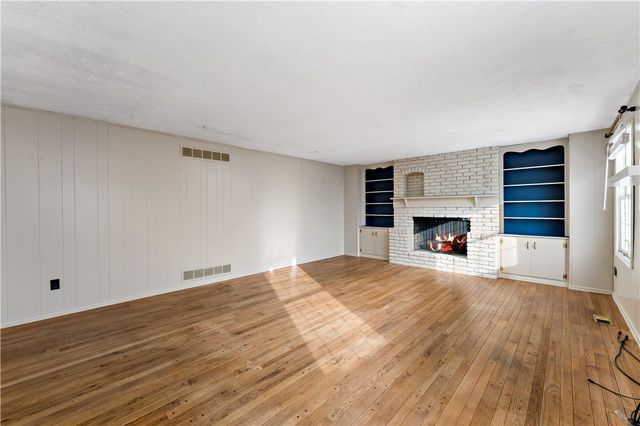 1523 Hastings Mill Rd, Upper St Clair, PA 15241