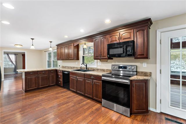 1523 Hastings Mill Rd, Upper St Clair, PA 15241