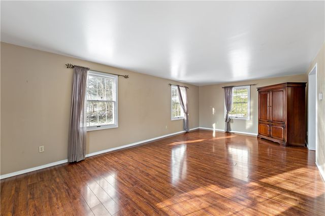 1523 Hastings Mill Rd, Upper St Clair, PA 15241