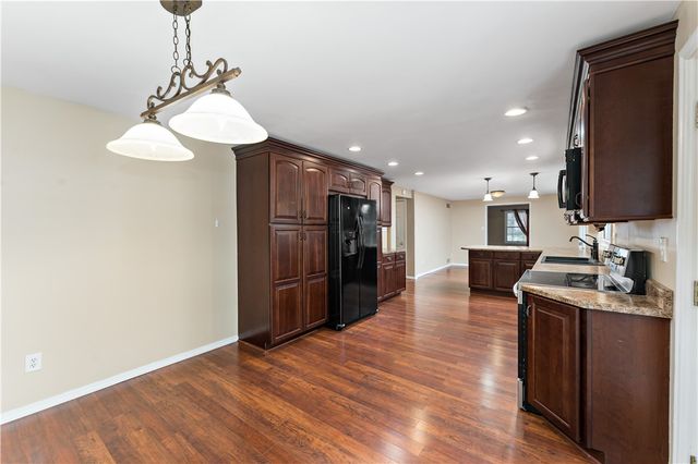 1523 Hastings Mill Rd, Upper St Clair, PA 15241