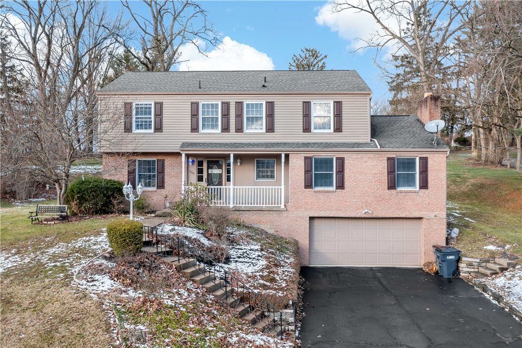 1523 Hastings Mill Rd, Upper St Clair, PA 15241