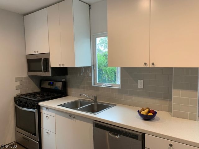 97 Elliot Pl, East Orange City, NJ 07018