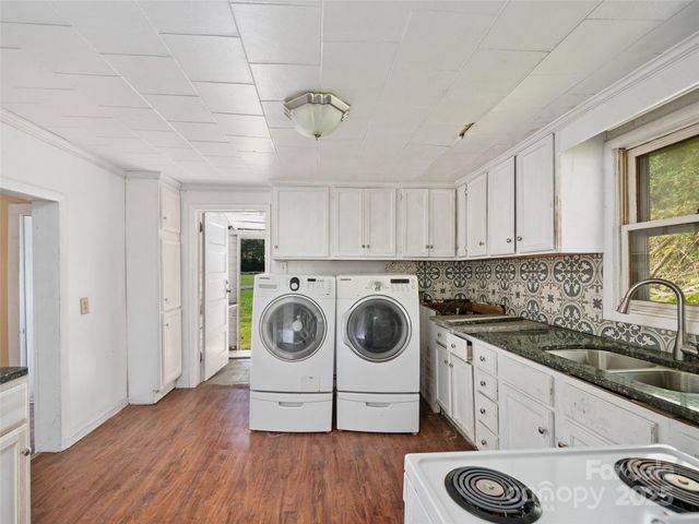 4085 Jacks Creek Road, Burnsville, NC 28714