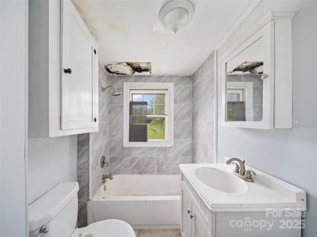 4085 Jacks Creek Road, Burnsville, NC 28714