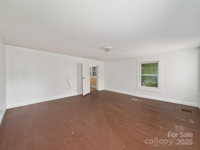 4085 Jacks Creek Road, Burnsville, NC 28714