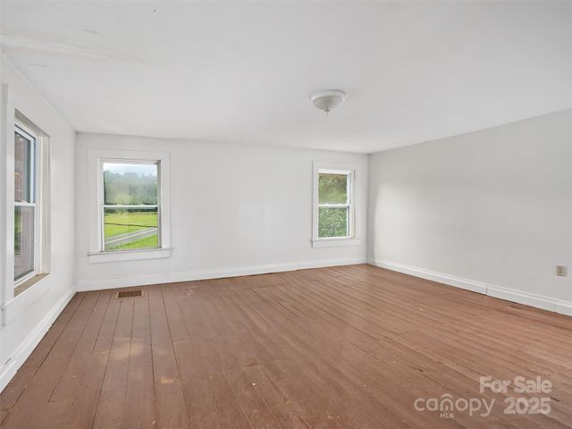 4085 Jacks Creek Road, Burnsville, NC 28714