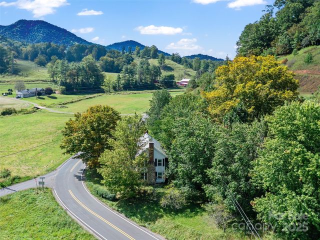 4085 Jacks Creek Road, Burnsville, NC 28714