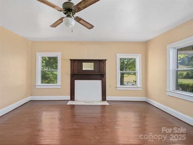 4085 Jacks Creek Road, Burnsville, NC 28714