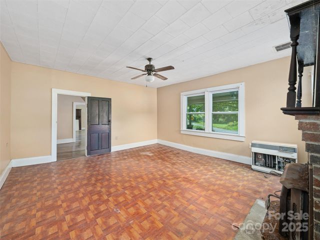 4085 Jacks Creek Road, Burnsville, NC 28714