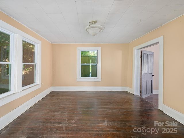 4085 Jacks Creek Road, Burnsville, NC 28714