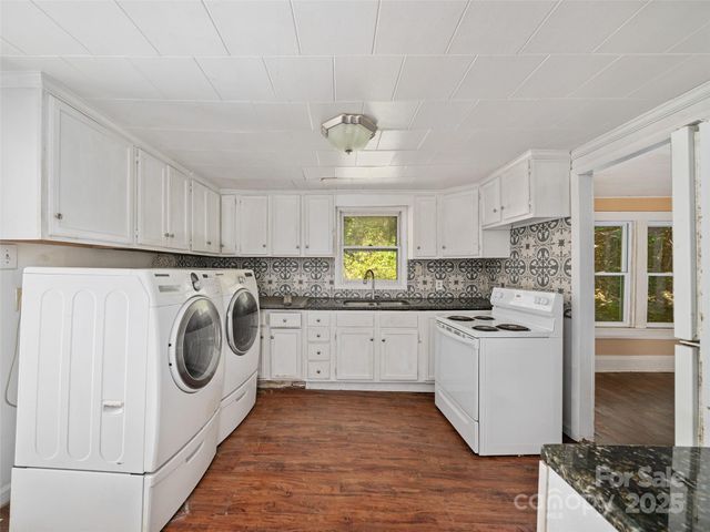 4085 Jacks Creek Road, Burnsville, NC 28714