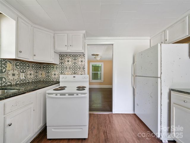 4085 Jacks Creek Road, Burnsville, NC 28714